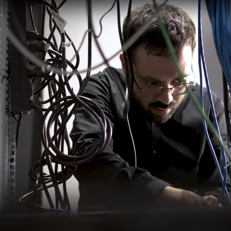 Simone Bucciarelli, esperto nella configurazione di infrastrutture di rete